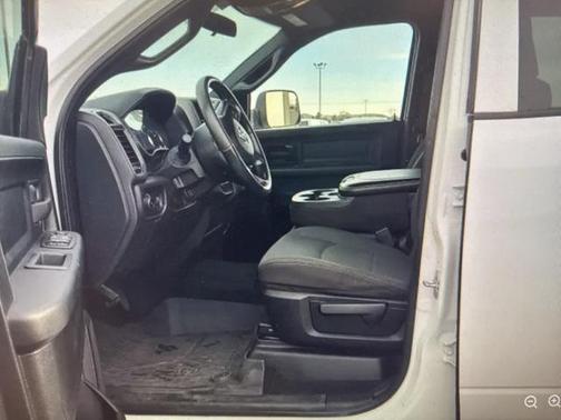 2022 RAM 2500 Tradesman Crew Cab 4x4 6'4' Box