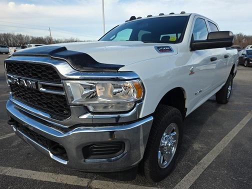 2022 RAM 2500 Tradesman Crew Cab 4x4 6'4' Box