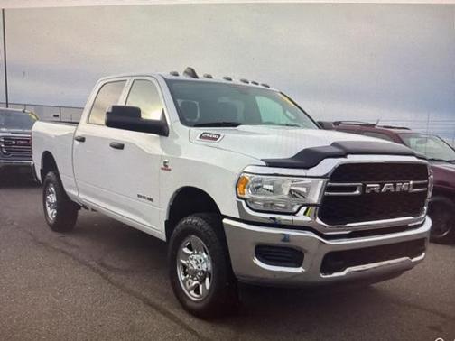 2022 RAM 2500 Tradesman Crew Cab 4x4 6'4' Box