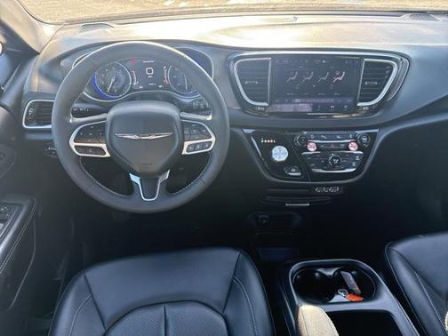 2025 Chrysler Pacifica L