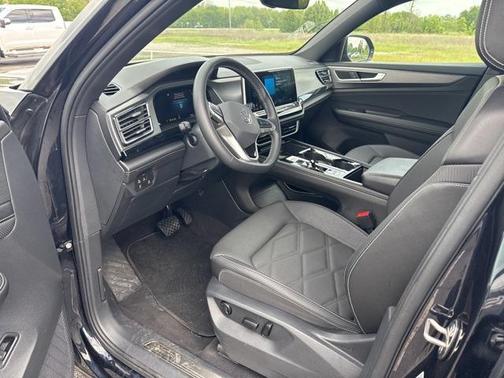 2024 Volkswagen Atlas Cross Sport 2.0T SE w/Technology 4MOTION