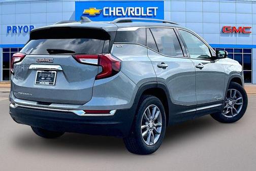 Sterling Metallic 2023 GMC Terrain SLT