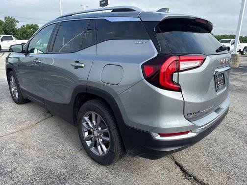 Sterling Metallic 2023 GMC Terrain SLT