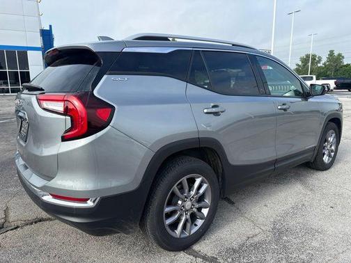 Sterling Metallic 2023 GMC Terrain SLT