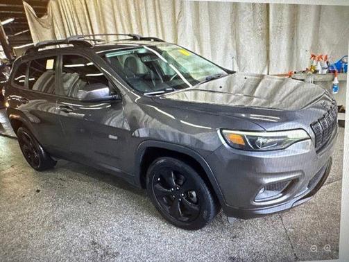Granite Crystal Metallic Clearcoat 2019 Jeep Cherokee Altitude
