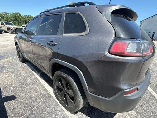 Granite Crystal Metallic Clearcoat 2019 Jeep Cherokee Altitude