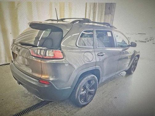 Granite Crystal Metallic Clearcoat 2019 Jeep Cherokee Altitude