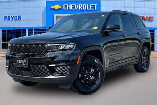 Diamond Black Crystal Pearlcoat 2025 Jeep Grand Cherokee Altitude