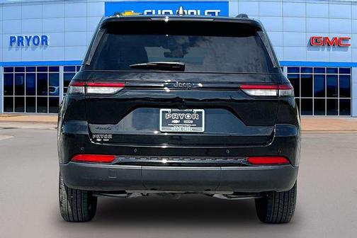 Diamond Black Crystal Pearlcoat 2025 Jeep Grand Cherokee Altitude