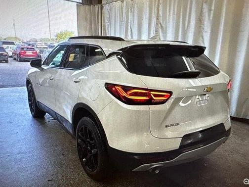 Iridescent Pearl Tricoat 2023 Chevrolet Blazer 3LT