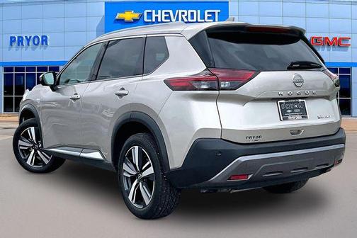 Champagne Silver Metallic 2023 Nissan Rogue SL