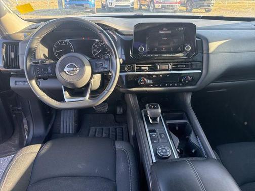 2024 Nissan Pathfinder SV 4WD