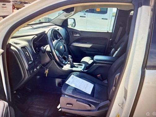Summit White 2022 Chevrolet Colorado LT