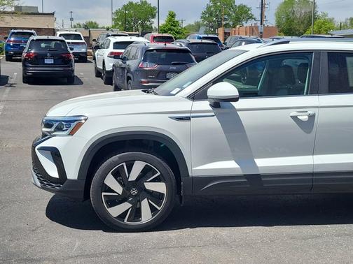 2024 Volkswagen Taos 1.5T SEL