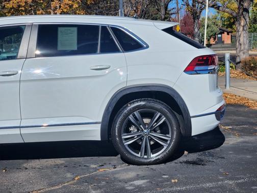 2022 Volkswagen Atlas Cross Sport 2.0T SEL R-Line