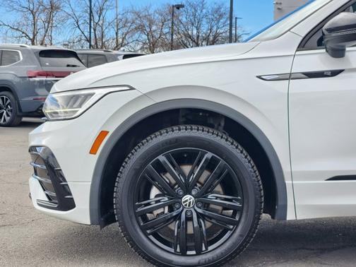 2022 Volkswagen Tiguan 2.0T SE R-Line Black