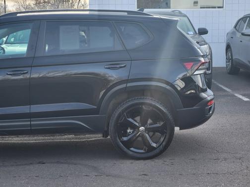 2025 Volkswagen Taos 1.5T SE Black