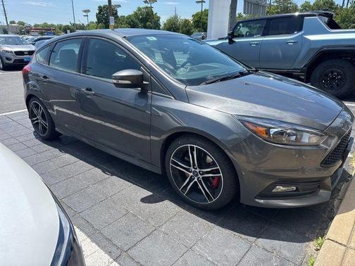 Magnetic 2018 Ford Focus ST Base