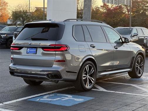 2023 BMW X7 M60i