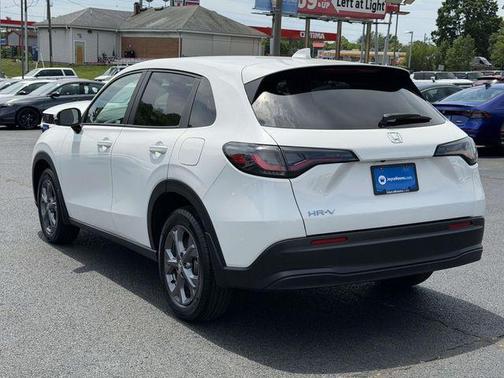 Platinum White Pearl 2026 Honda HR-V LX