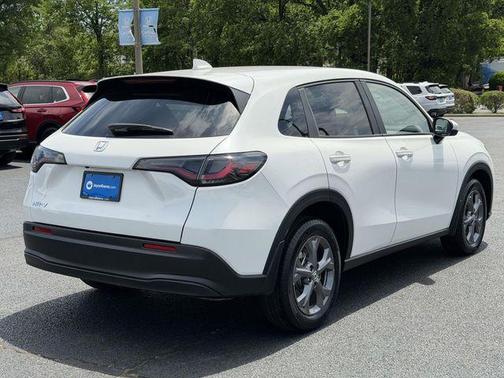 Platinum White Pearl 2026 Honda HR-V LX