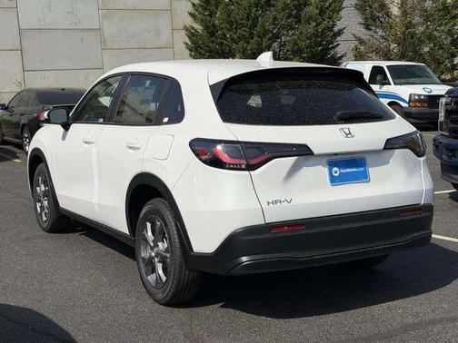 Platinum White Pearl 2026 Honda HR-V LX