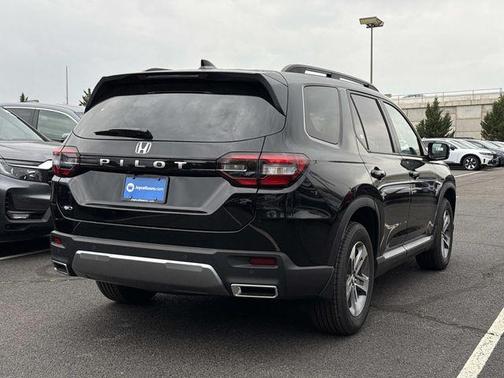 Crystal Black Pearl 2026 Honda Pilot EX-L