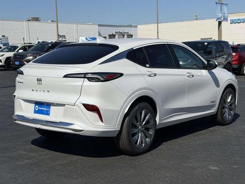 White Frost Tri-Coat 2026 Buick Envista Avenir