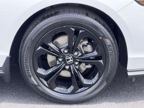 Platinum White 2025 Honda Accord SE