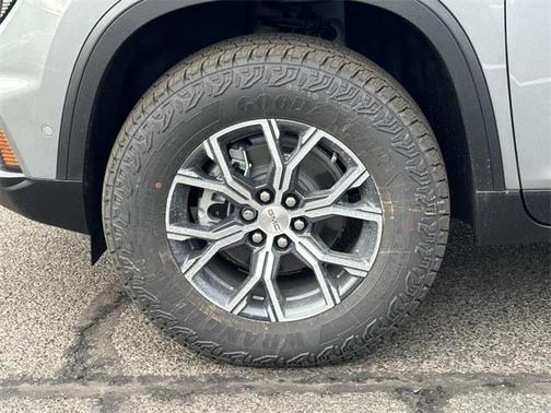 2025 GMC Acadia AT4