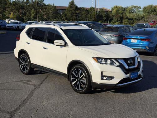 White 2018 Nissan Rogue SL