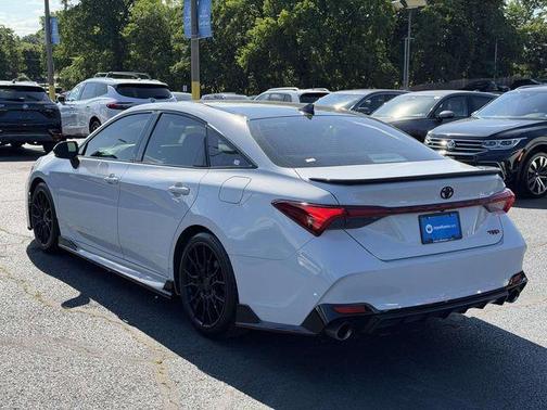 Ice Edge / Midnight Black Metallic 2021 Toyota Avalon TRD