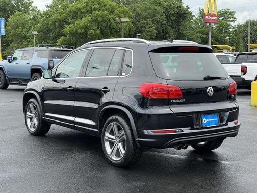 Deep Black Pearl Effect 2017 Volkswagen Tiguan 2.0T Sport