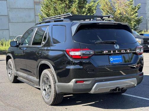Crystal Black Pearl 2026 Honda Pilot TrailSport