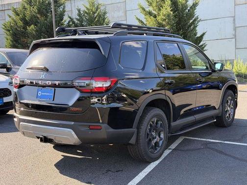 Crystal Black Pearl 2026 Honda Pilot TrailSport