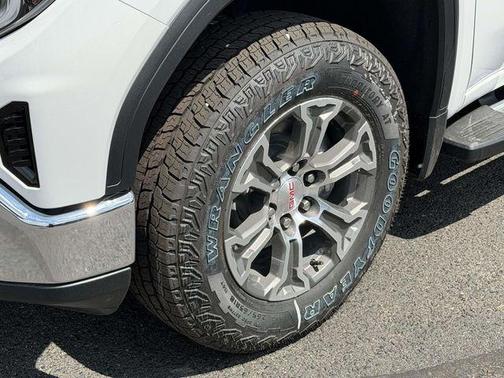 Summit White 2026 GMC Sierra 1500 SLE