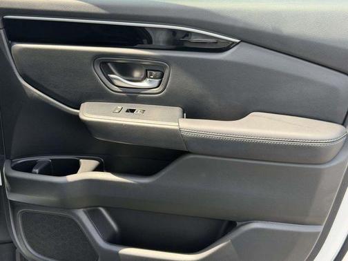 Platinum White Pearl 2025 Honda Pilot Sport