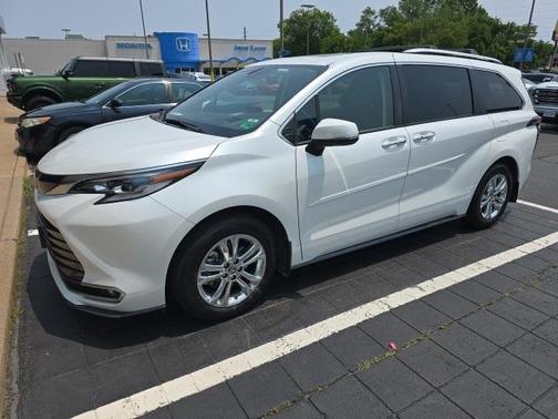 2022 Toyota Sienna Platinum 7 Passenger