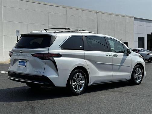 2022 Toyota Sienna Platinum 7 Passenger