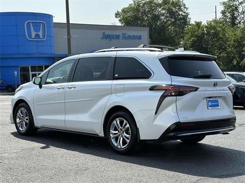 2022 Toyota Sienna Platinum 7 Passenger