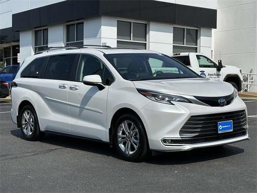 2022 Toyota Sienna Platinum 7 Passenger