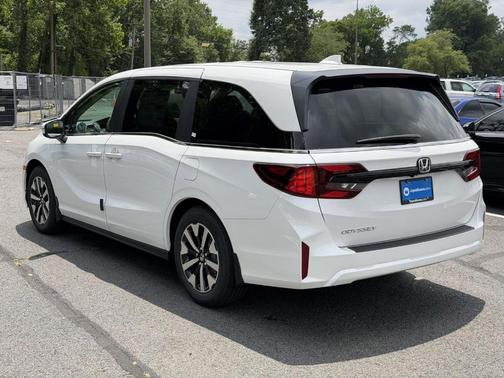 Platinum White Pearl 2026 Honda Odyssey EX-L