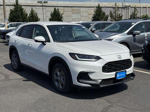 Platinum White Pearl 2026 Honda HR-V LX