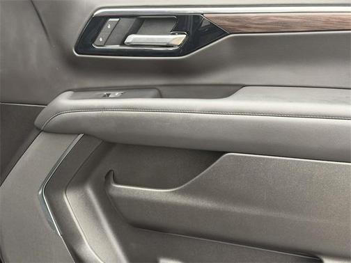 2025 Chevrolet Suburban LS