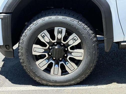 Glacier White 2026 GMC Sierra 2500 Denali