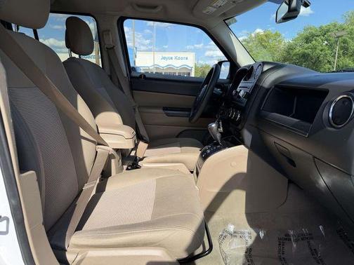Bright White Clearcoat 2016 Jeep Patriot Sport