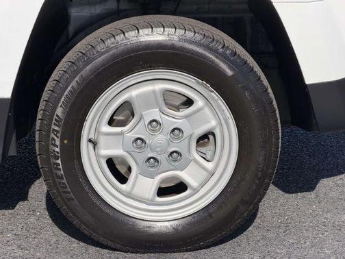 Bright White Clearcoat 2016 Jeep Patriot Sport