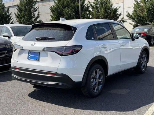 Platinum White Pearl 2026 Honda HR-V LX