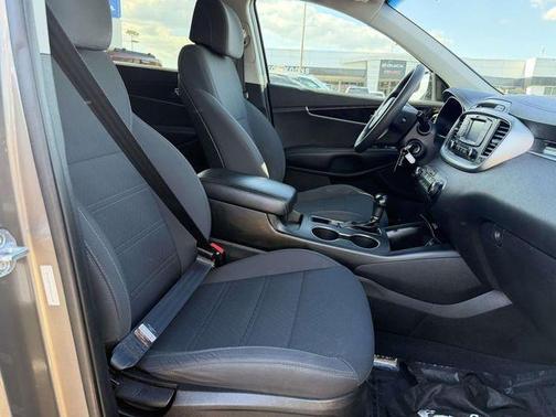 Titanium Silver 2017 Kia Sorento LX