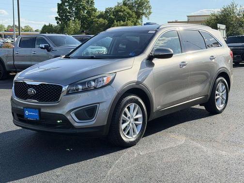 Titanium Silver 2017 Kia Sorento LX